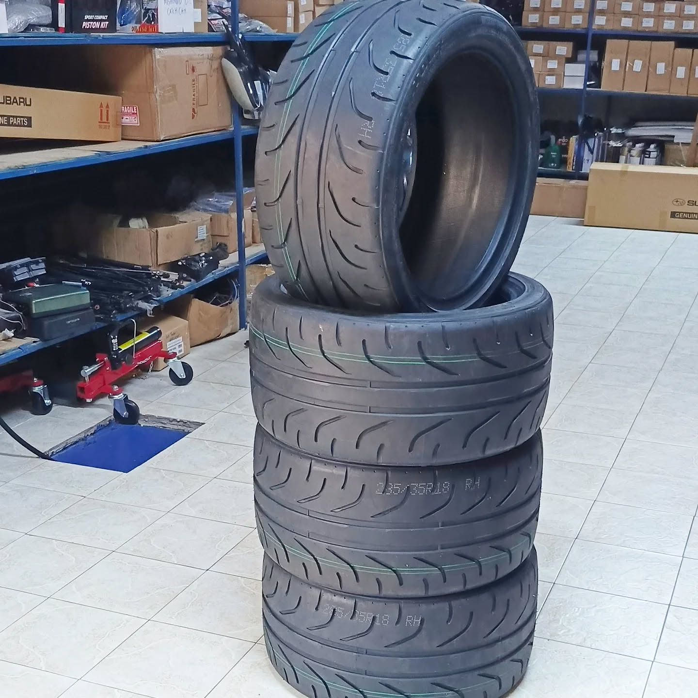 Vitour Tempesta Enzo V-02R