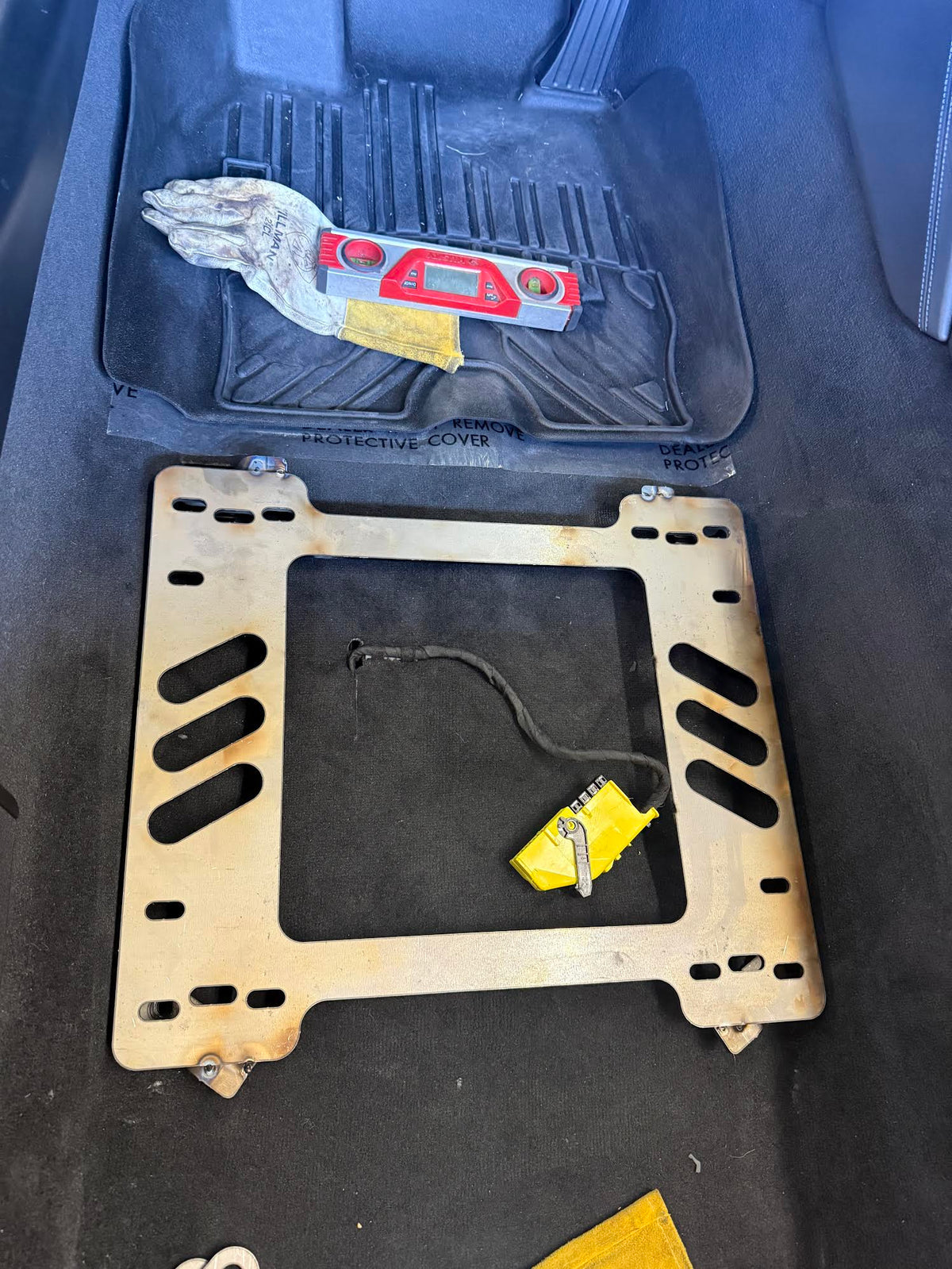 Planted Seat Bracket- BMW i8 (2014-2020) - Driver / Left