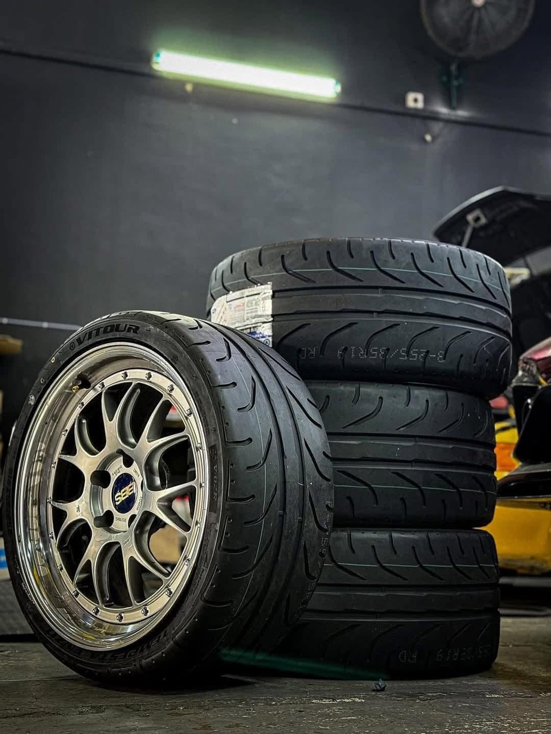 Vitour Tempesta Enzo V-02R