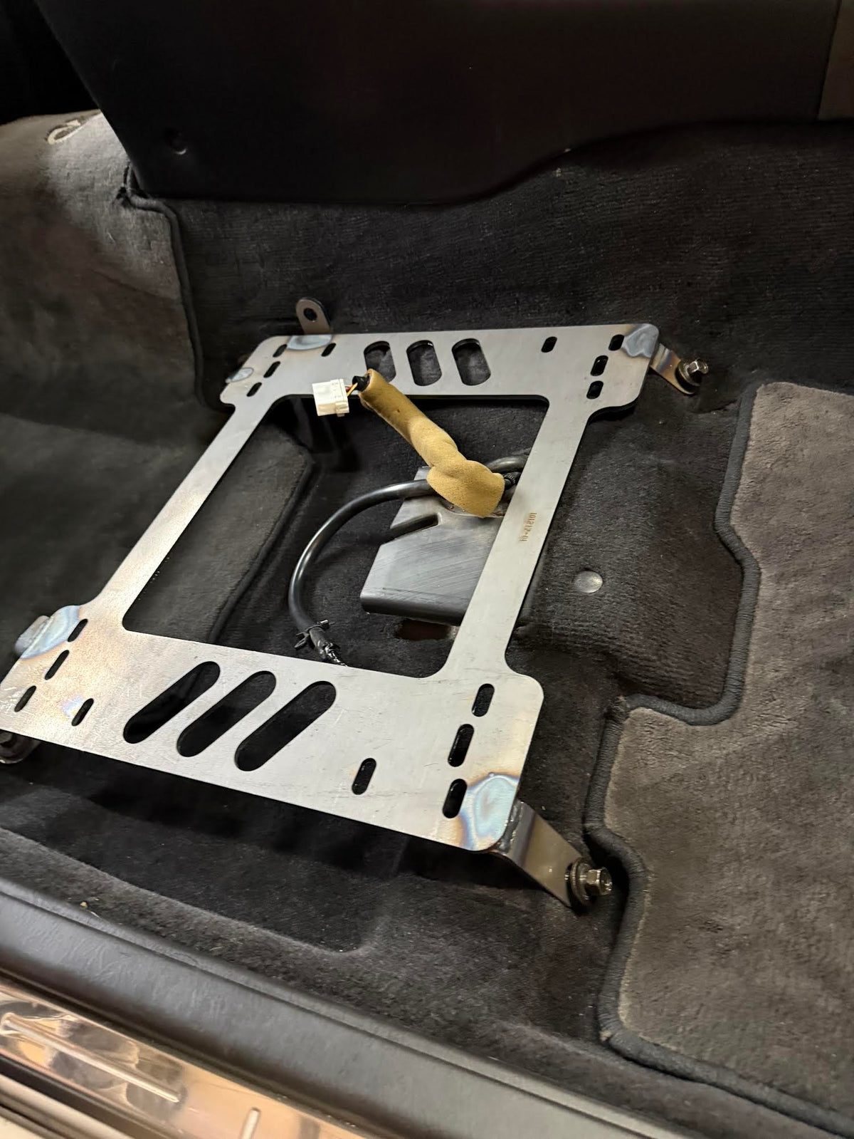 Planted Seat Bracket- Infiniti Q45 [2nd Generation / Y33 Chassis] (1997-2001) - Passenger / Right
