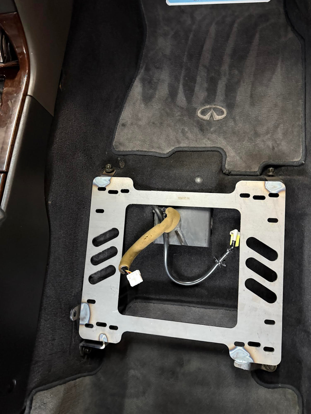 Planted Seat Bracket- Infiniti Q45 [2nd Generation / Y33 Chassis] (1997-2001) - Passenger / Right